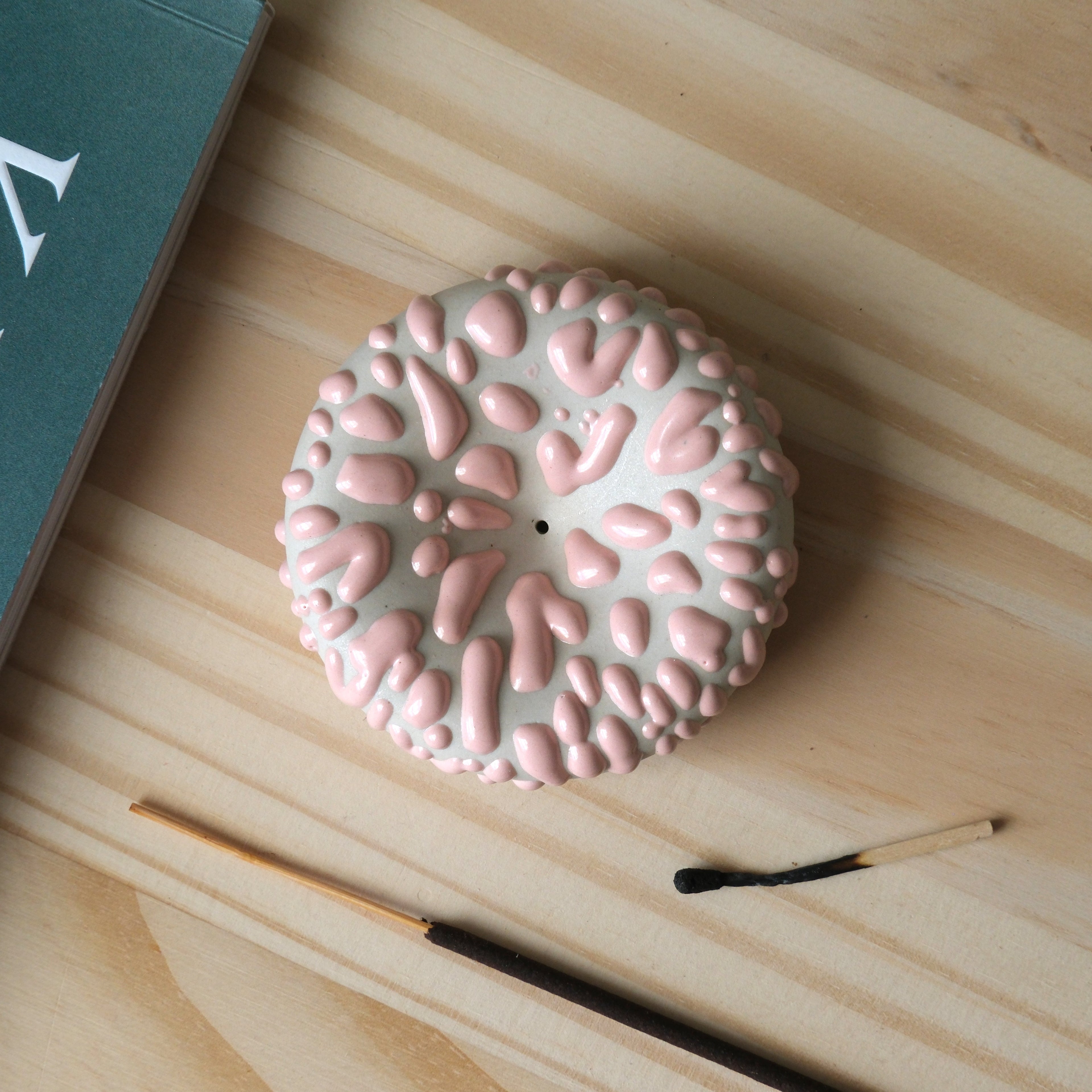 Pink bird-shaped incense holder from Misewell Eve Incense home accessory, featuring a whimsical bird design.