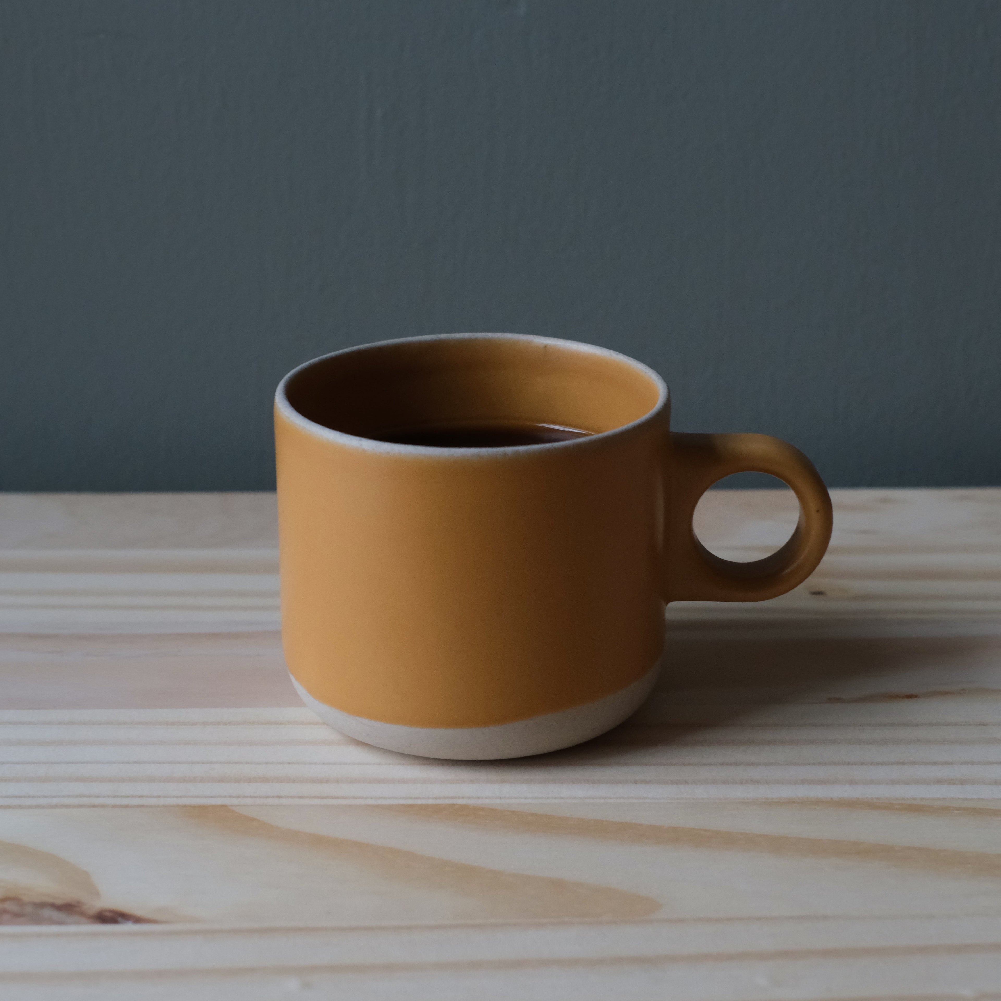 Misewell Scotty Mug tumbler with a gold dipped handle, featuring a sleek design and durable construction.