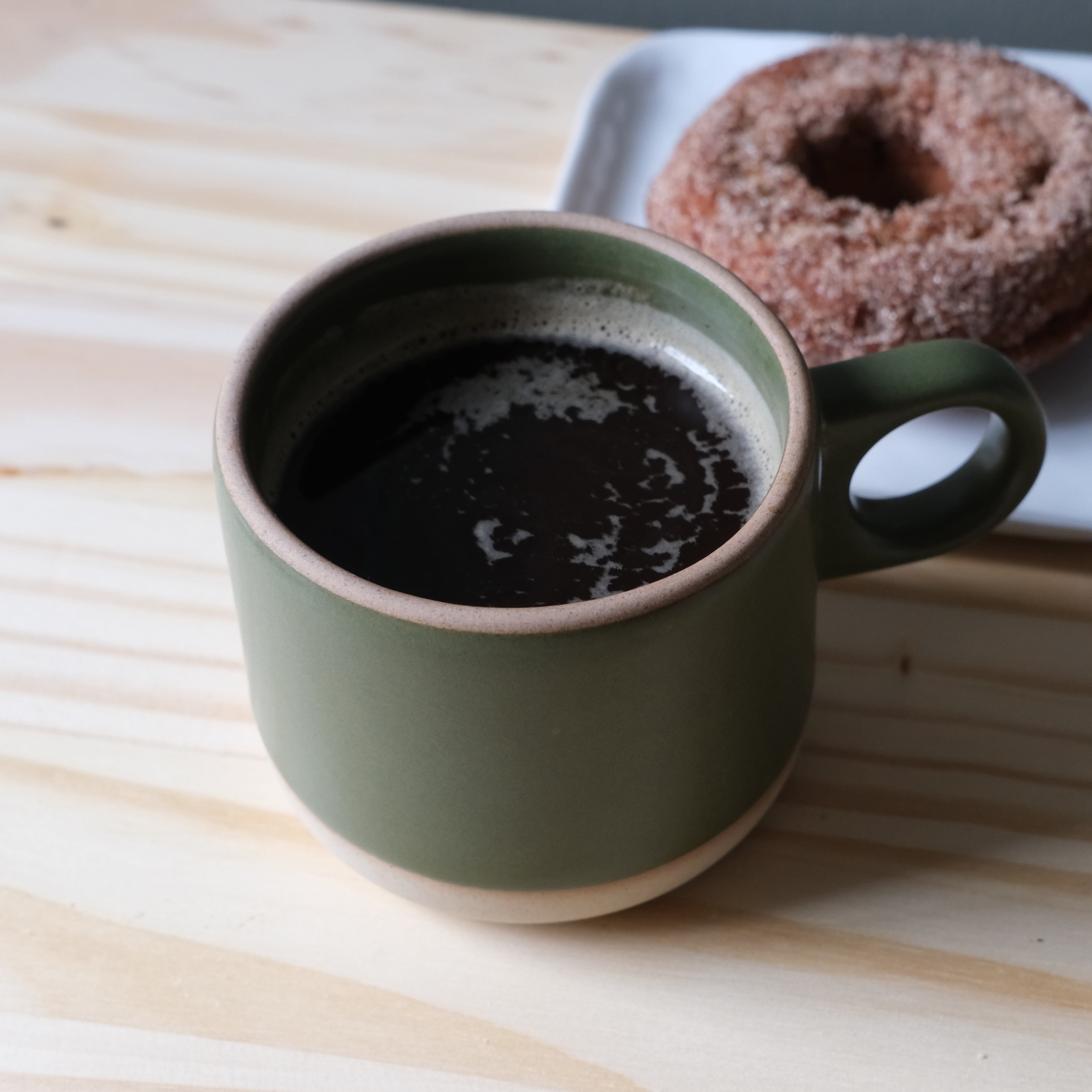 Misewell Scotty Mug tumbler with moss-colored dipped finish, featuring a sleek, modern design and durable construction.