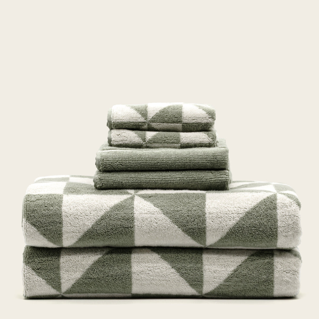 Two plush Umbra Australian cotton bath towels in a luxe set, soft and absorbent, displayed on a bathroom rack.