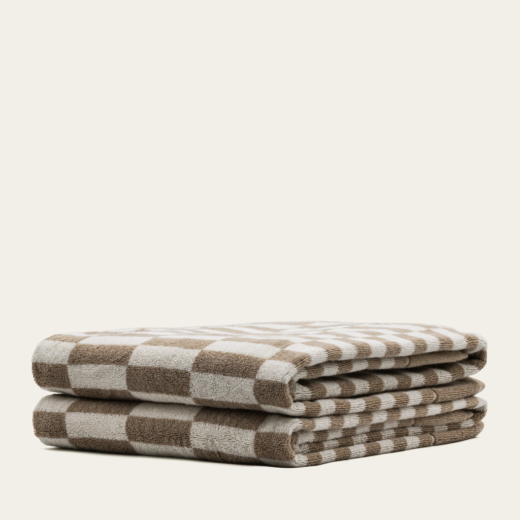 Thick Pietra Australian Cotton Bathsheet from Italic, showcasing soft, plush white towels with textured weave, hanging on a towel rack.